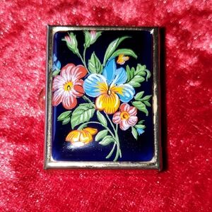 Vintage Floral Painted Porcelain Gold Tone Compact Trinket Pill Box Pansy Flower